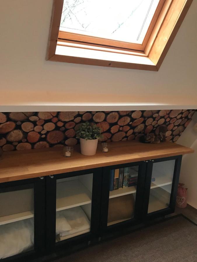 Heavenly Renovated Cabin Near Pittoresque Durbuy - Whistler Villa Екстериор снимка